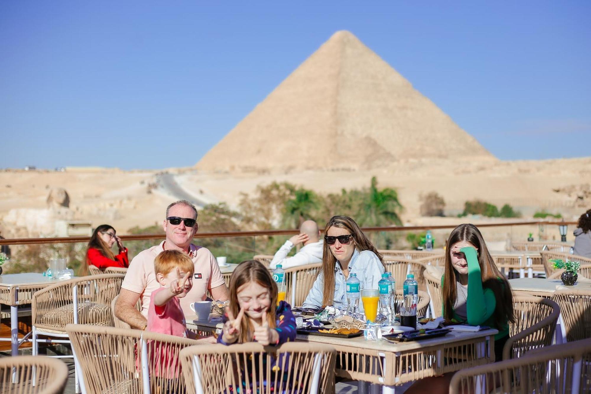 Tree Lounge Pyramids View Inn , Sphinx Giza Kafrat al Jabal ภายนอก รูปภาพ