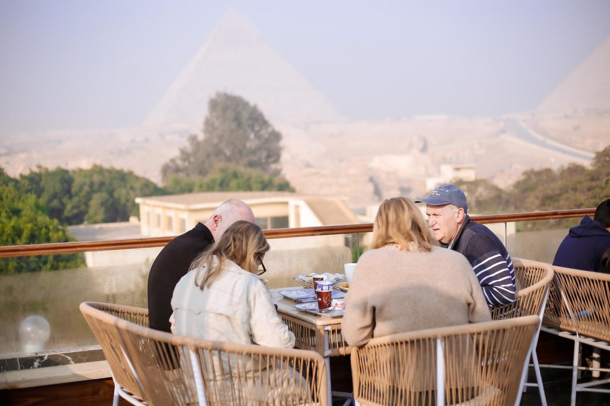 Tree Lounge Pyramids View Inn , Sphinx Giza Kafrat al Jabal ภายนอก รูปภาพ