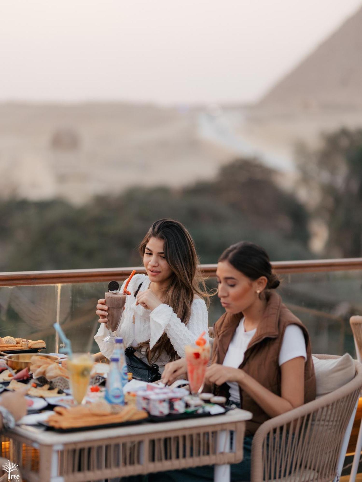 Tree Lounge Pyramids View Inn , Sphinx Giza Kafrat al Jabal ภายนอก รูปภาพ