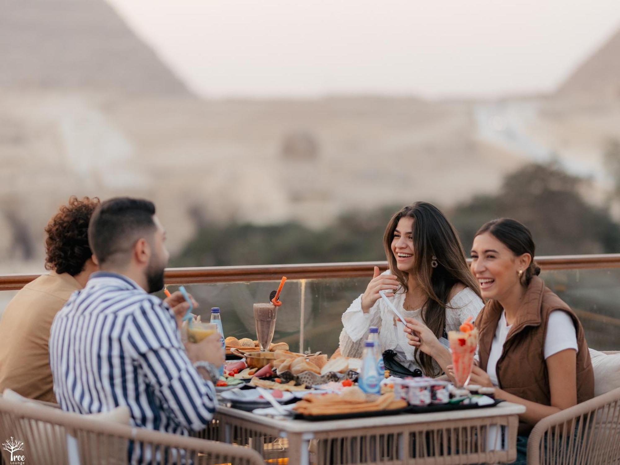 Tree Lounge Pyramids View Inn , Sphinx Giza Kafrat al Jabal ภายนอก รูปภาพ