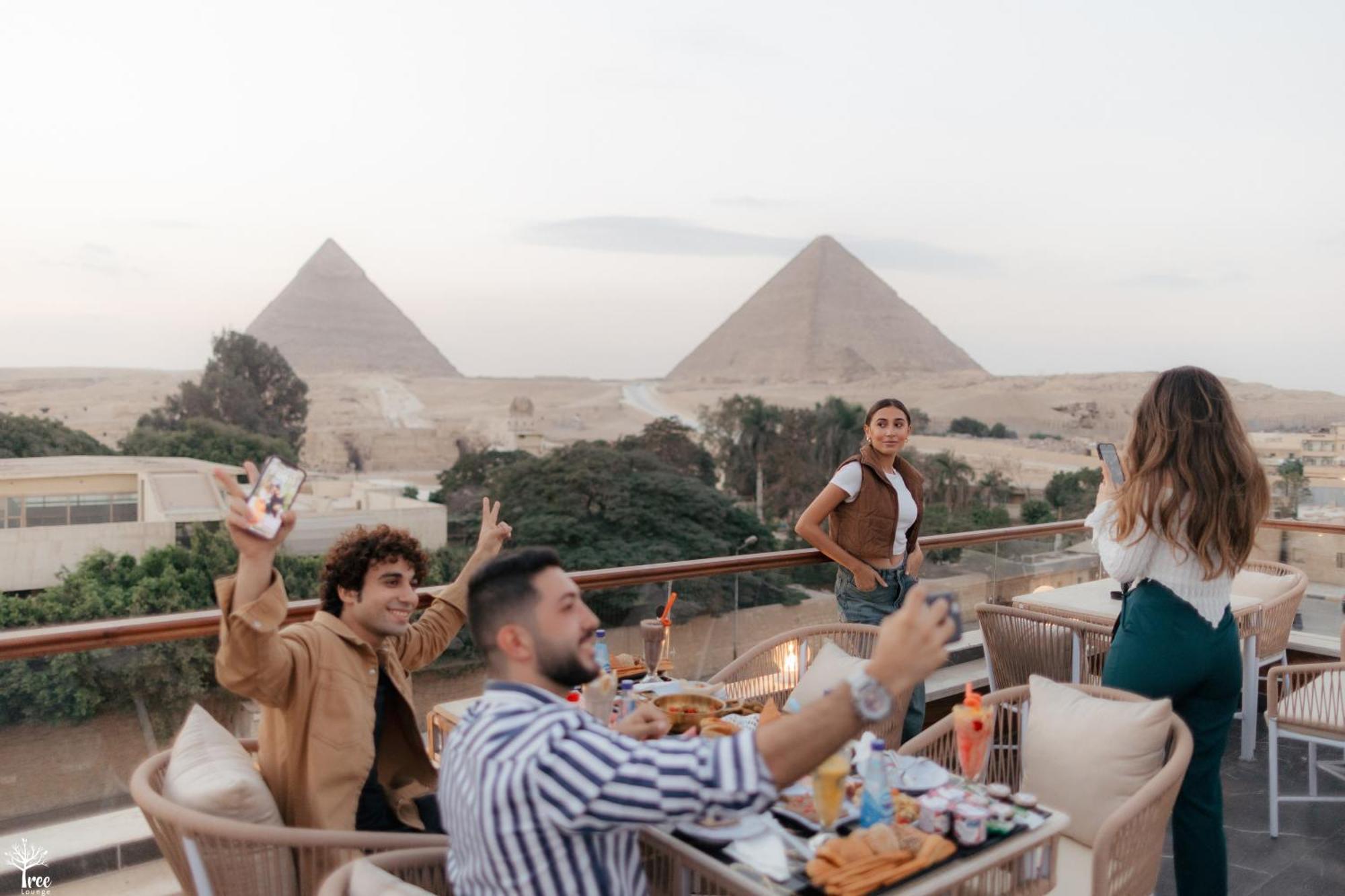 Tree Lounge Pyramids View Inn , Sphinx Giza Kafrat al Jabal ภายนอก รูปภาพ